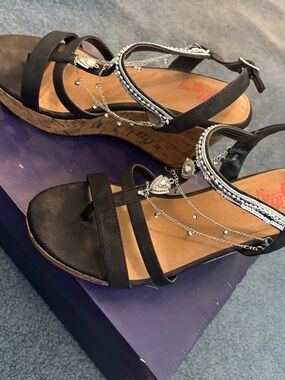 Jelly Pop Women's Black Wedge Sandals with Silver Heart Chains